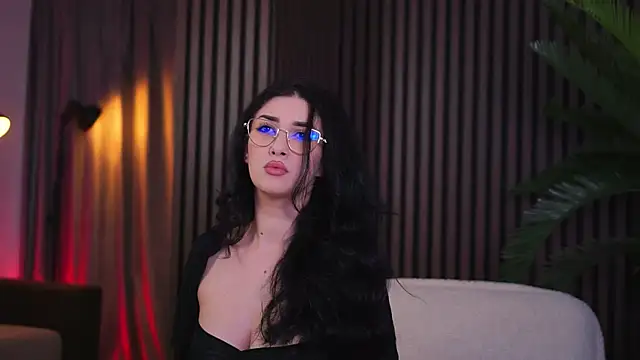 Snapshot of DaliaVeyron chatting on 11.11.25 DaliaVeyron online show from 11.11.25