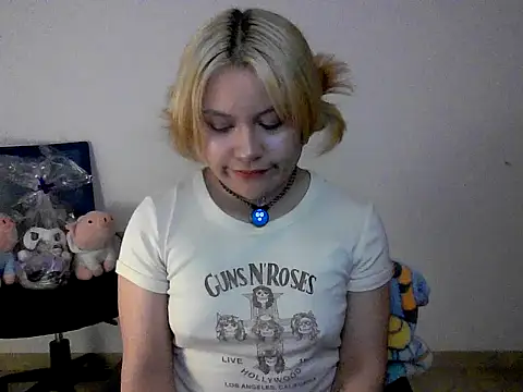 littlec4ke online show from 11.13.25