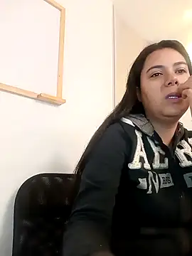 Snapshot of LorieFerrer chatting on 02.05.25 LorieFerrer online show from 02.05.25