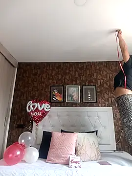 Snapshot of LorieFerrer chatting on 02.10.25 LorieFerrer online show from 02.10.25