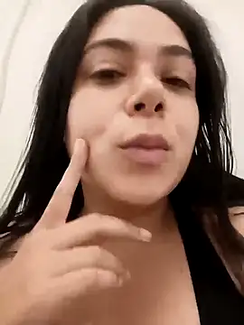 Snapshot of LorieFerrer chatting on 03.04.25 LorieFerrer online show from 03.04.25