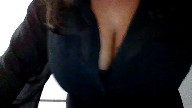 Snapshot of cleo094 chatting on 11.17.25 cleo094 online show from 11.17.25