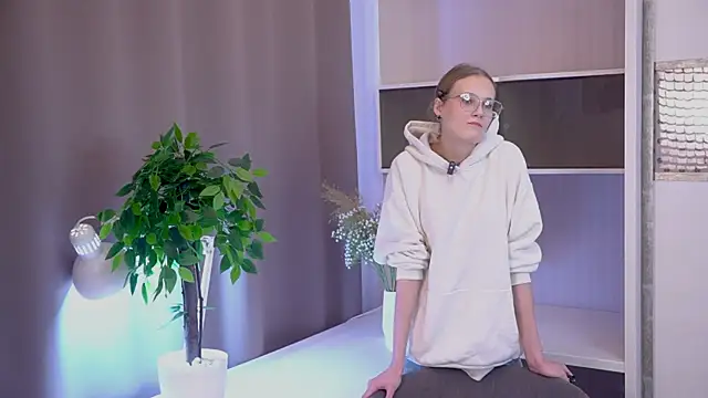 Snapshot of LilianGlenna chatting on 11.09.25 LilianGlenna online show from 11.09.25