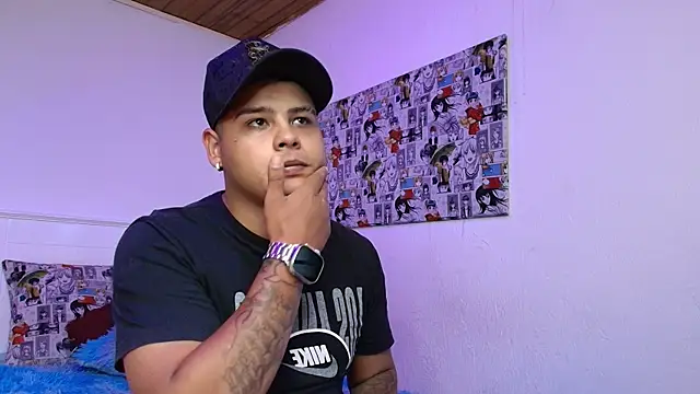 Snapshot of AxelGray_nom chatting on 11.10.25 AxelGray nom online show from 11.10.25