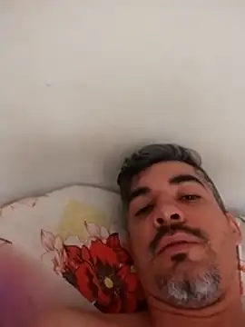 Snapshot of Rcm8332 chatting on 11.16.25 Rcm8332 online show from 11.16.25