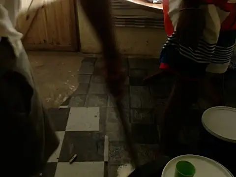 Snapshot of HUGEYOUNGBBC chatting on 11.10.25 HUGEYOUNGBBC online show from 11.10.25