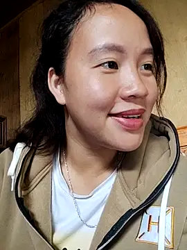 Snapshot of yelow-bee chatting on 11.10.25 yelow-bee online show from 11.10.25