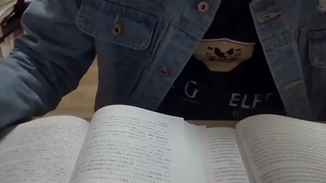 Snapshot of mostlerman chatting on 11.10.25 mostlerman online show from 11.10.25