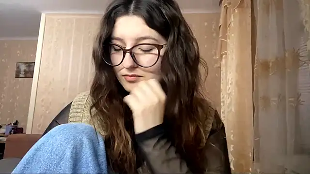 Snapshot of DonnieBooton chatting on 11.11.25 DonnieBooton online show from 11.11.25