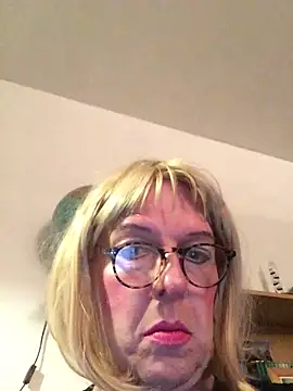 Snapshot of simone_xdressing chatting on 01.19.25 simone xdressing online show from 01.19.25