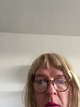 Snapshot of simone_xdressing chatting on 01.26.25 simone xdressing online show from 01.26.25