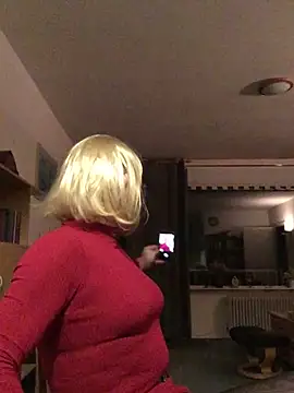 Snapshot of simone_xdressing chatting on 02.02.25 simone xdressing online show from 02.02.25