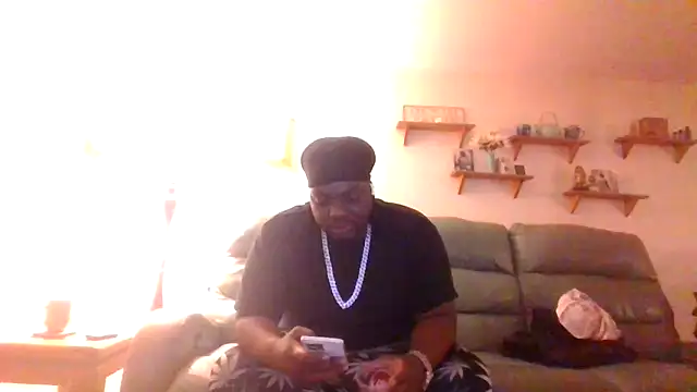 Snapshot of BrooklynLenore47 chatting on 11.12.25 BrooklynLenore47 online show from 11.12.25