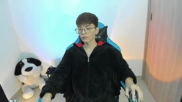 Snapshot of RYO_BLEU_ chatting on 11.18.25 RYO BLEU online show from 11.18.25