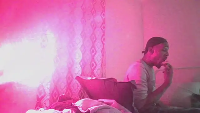 Snapshot of thatsmynega chatting on 11.11.25 thatsmynega online show from 11.11.25