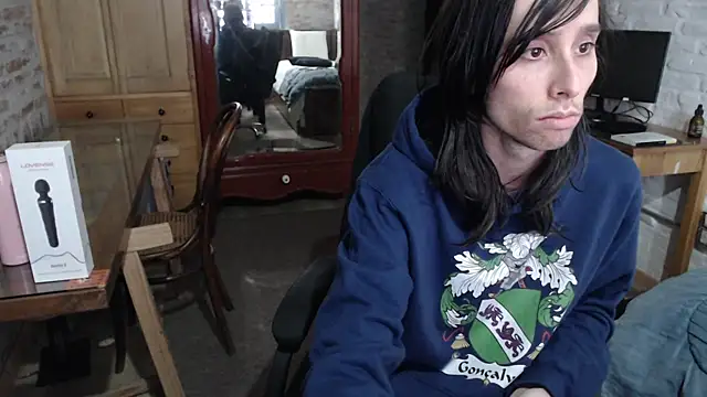 Snapshot of CaramelToy chatting on 11.10.25 CaramelToy online show from 11.10.25