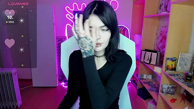 Snapshot of EmmaDarkk chatting on 11.11.25 EmmaDarkk online show from 11.11.25