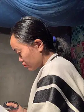 Snapshot of phuong_cute chatting on 11.11.25 phuong cute online show from 11.11.25