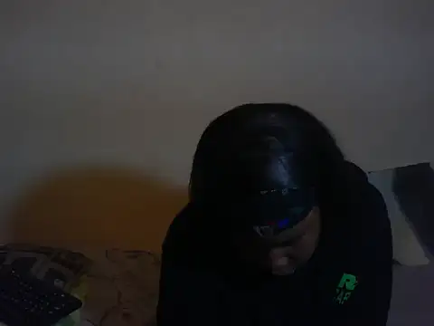 Snapshot of Diva-girl chatting on 11.16.25 Diva-girl online show from 11.16.25