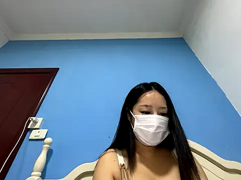 Snapshot of Lily-888 chatting on 11.12.25 Lily-888 online show from 11.12.25