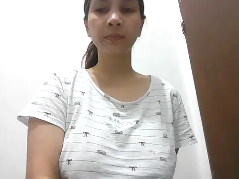 Snapshot of hotsexytits4U chatting on 11.18.25 hotsexytits4U online show from 11.18.25