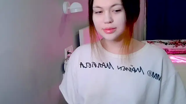 Snapshot of cuddlymisa chatting on 11.11.25 cuddlymisa online show from 11.11.25