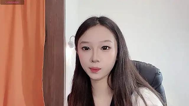 Snapshot of Minnie-baby chatting on 11.12.25 Minnie-baby online show from 11.12.25