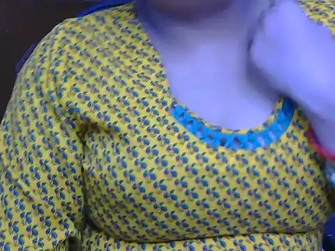 Snapshot of meera_hotty chatting on 11.11.25 meera hotty online show from 11.11.25