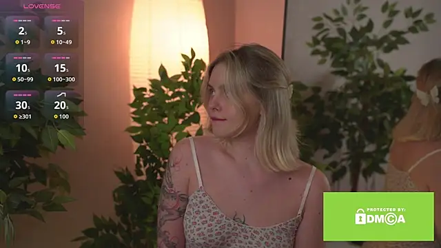 Snapshot of LilithEve_ chatting on 11.12.25 LilithEve online show from 11.12.25