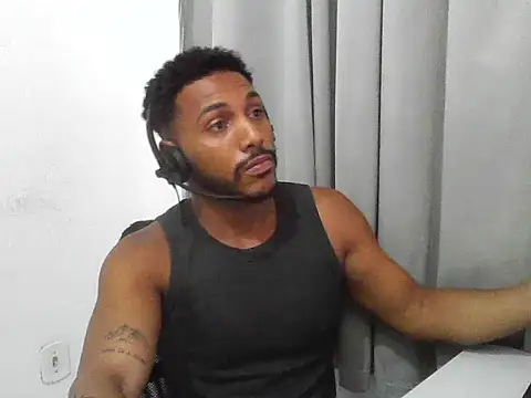 Snapshot of PutosRJ chatting on 11.15.25 PutosRJ online show from 11.15.25