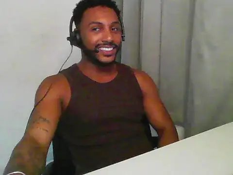 Snapshot of PutosRJ chatting on 11.17.25 PutosRJ online show from 11.17.25