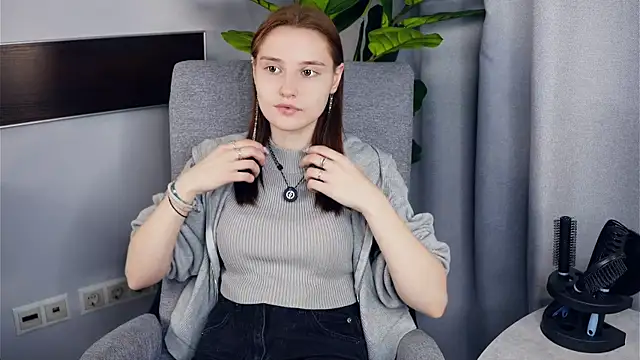 IsaParadiso online show from 11.16.25