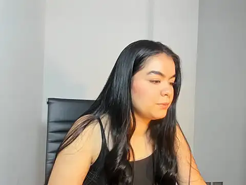 Snapshot of AmandaWood4 chatting on 11.14.25 AmandaWood4 online show from 11.14.25