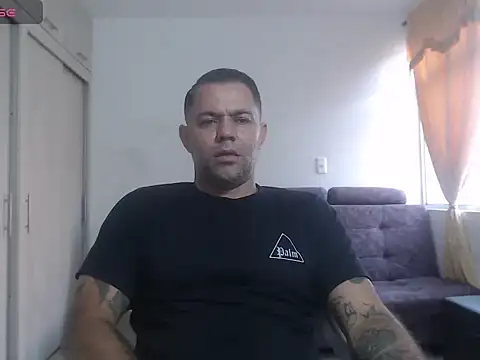 Snapshot of Alexander_Halls chatting on 11.13.25 Alexander Halls online show from 11.13.25