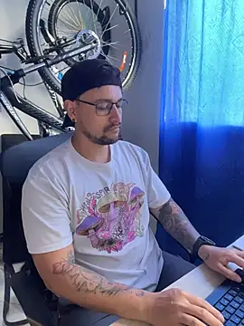 Snapshot of _hans_ro chatting on 11.12.25 hans ro online show from 11.12.25