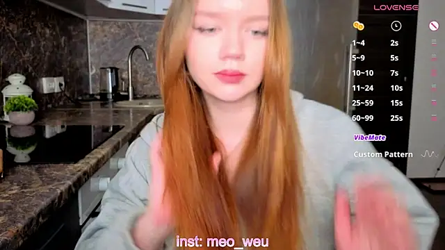 Snapshot of me_liss chatting on 11.18.25 me liss online show from 11.18.25