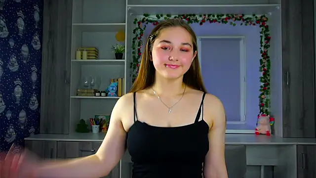 Snapshot of CleotildeBijan chatting on 11.18.25 CleotildeBijan online show from 11.18.25