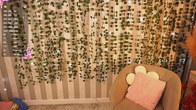 Snapshot of cheeky_cherry_ chatting on 11.12.25 cheeky cherry online show from 11.12.25