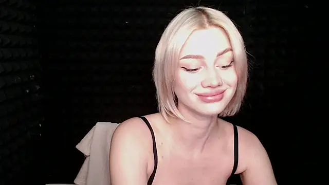 RealLinaaa online show from 11.18.25