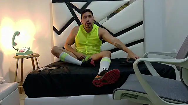 Snapshot of BDSM_JHON chatting on 11.18.25 BDSM JHON online show from 11.18.25