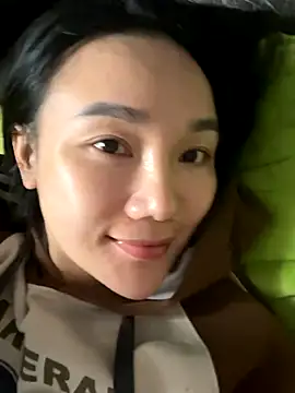 Snapshot of dusi-cute chatting on 11.14.25 dusi-cute online show from 11.14.25