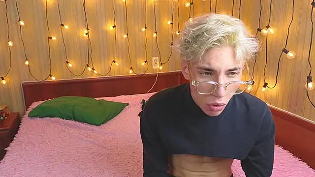 Snapshot of Adrian_Collinss chatting on 11.14.25 Adrian Collinss online show from 11.14.25