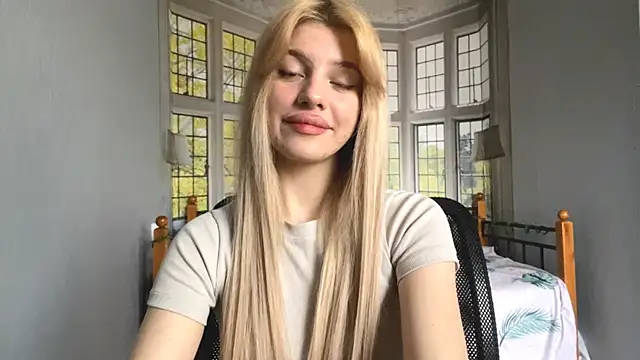 Snapshot of MarielleAdrien chatting on 11.16.25 MarielleAdrien online show from 11.16.25