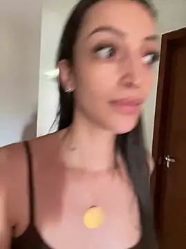 Snapshot of BelleRune chatting on 12.20.24 BelleRune online show from 12.20.24