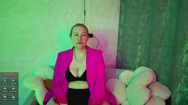 Snapshot of hornywood_ chatting on 11.19.25 hornywood online show from 11.19.25