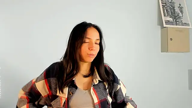 Snapshot of MildredCajigas chatting on 11.17.25 MildredCajigas online show from 11.17.25