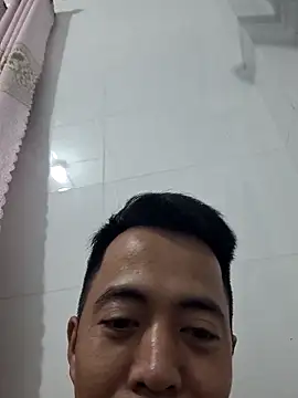 Snapshot of Hoang58236 chatting on 11.15.25 Hoang58236 online show from 11.15.25