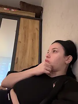 Snapshot of dawnbeforesunset chatting on 11.16.25 dawnbeforesunset online show from 11.16.25