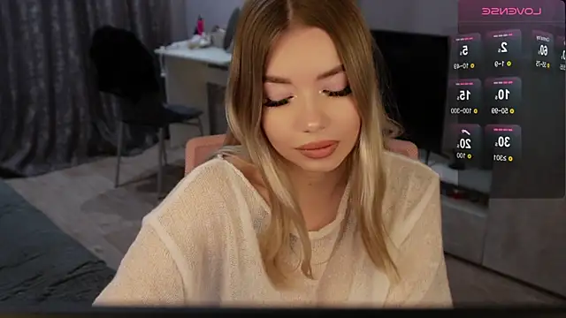 Snapshot of maymaymaymayy chatting on 11.17.25 maymaymaymayy online show from 11.17.25