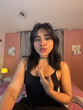 Snapshot of Sophie_wyld chatting on 11.17.25 Sophie wyld online show from 11.17.25